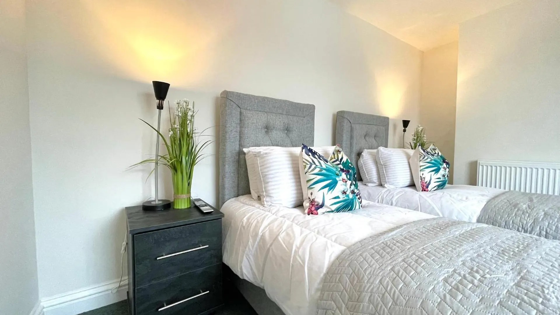 2 Bedroom Apartments Stopoverz Bristol