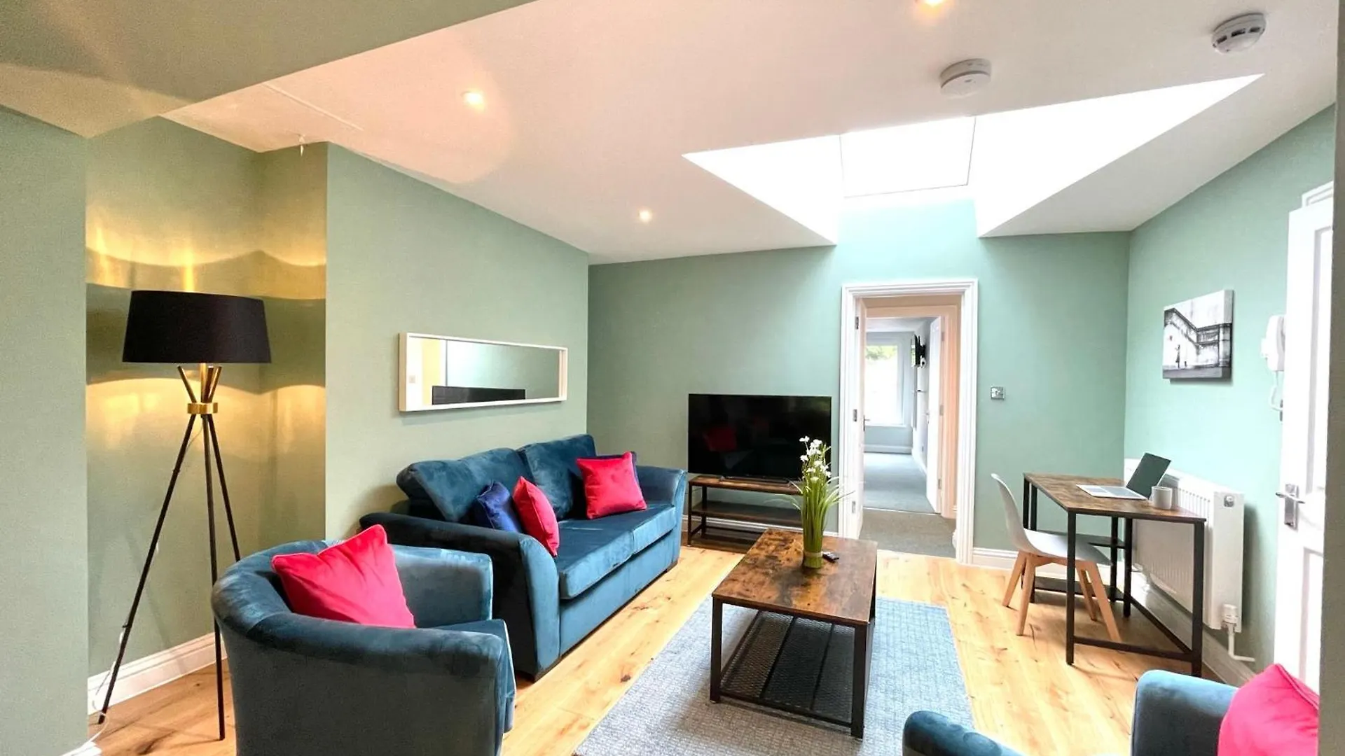 2 Bedroom Apartments Stopoverz Bristol 0*,
