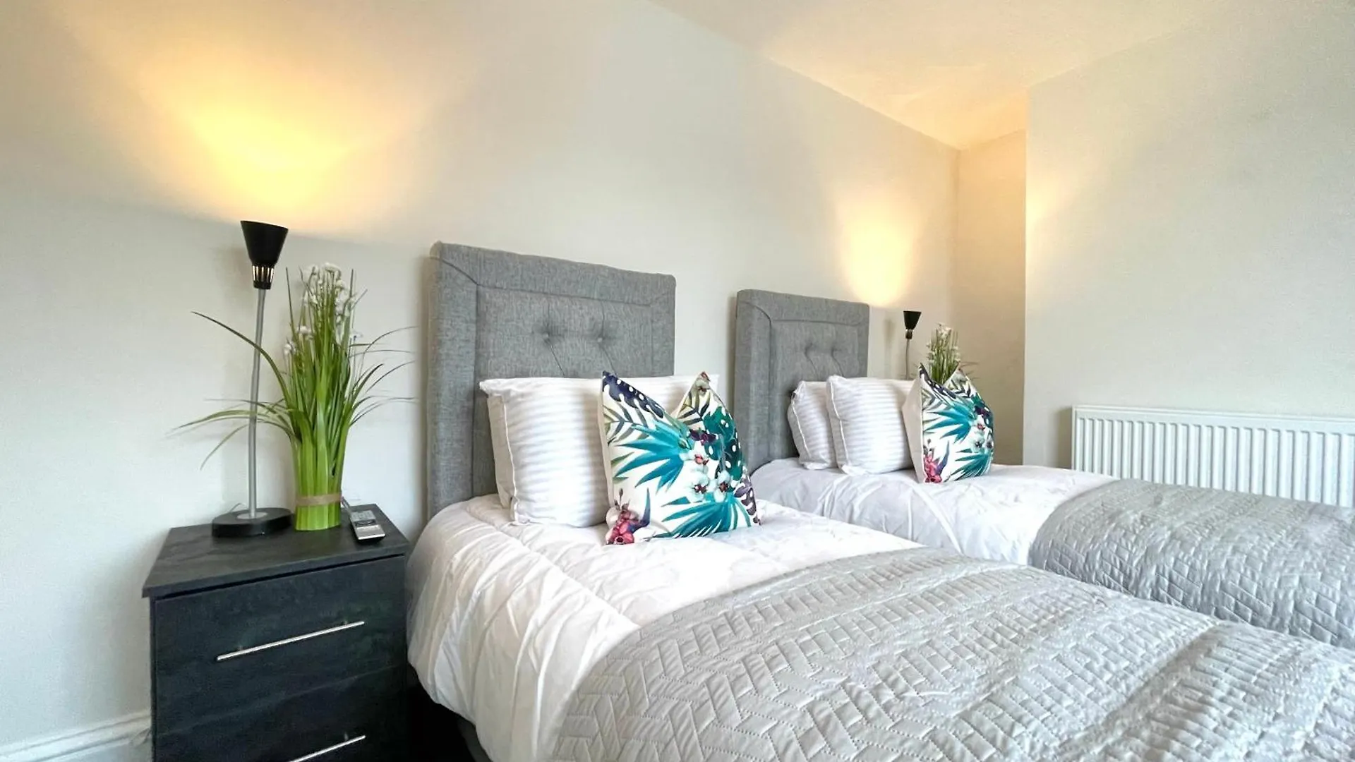 2 Bedroom Apartments Stopoverz Bristol