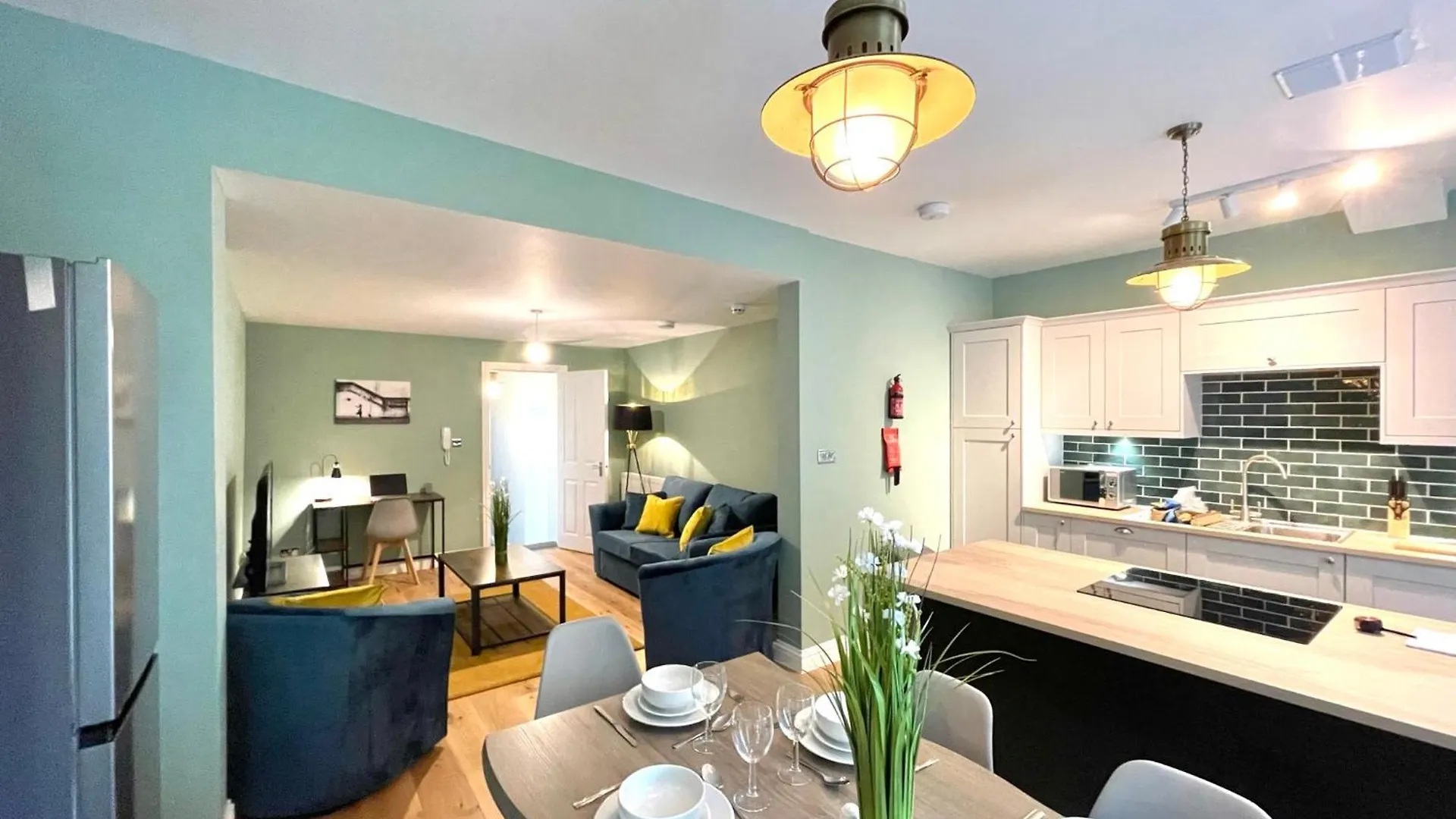 2 Bedroom Apartments Stopoverz Bristol