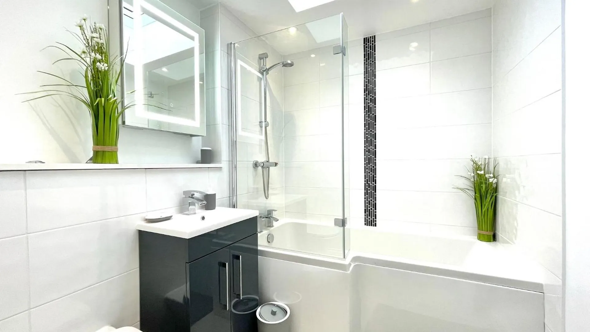2 Bedroom Apartments Stopoverz Bristol 0*,