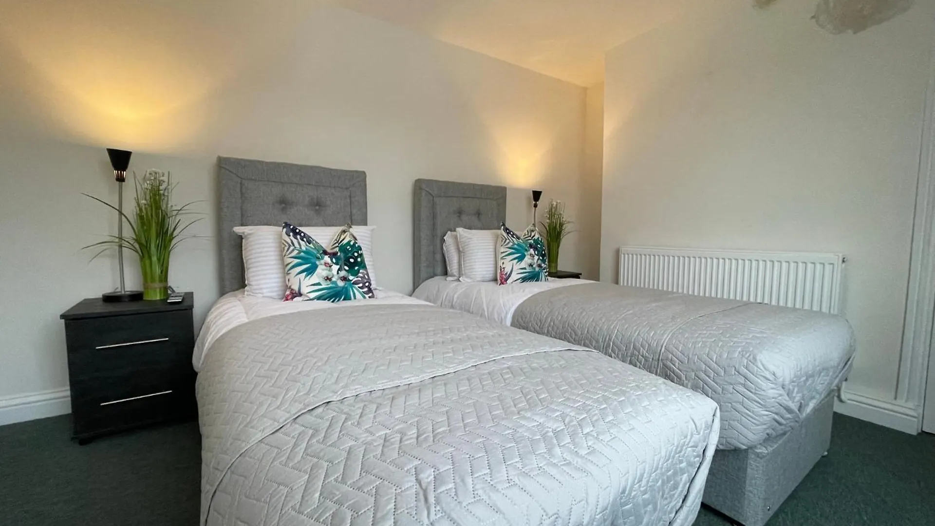 2 Bedroom Apartments Stopoverz Bristol United Kingdom