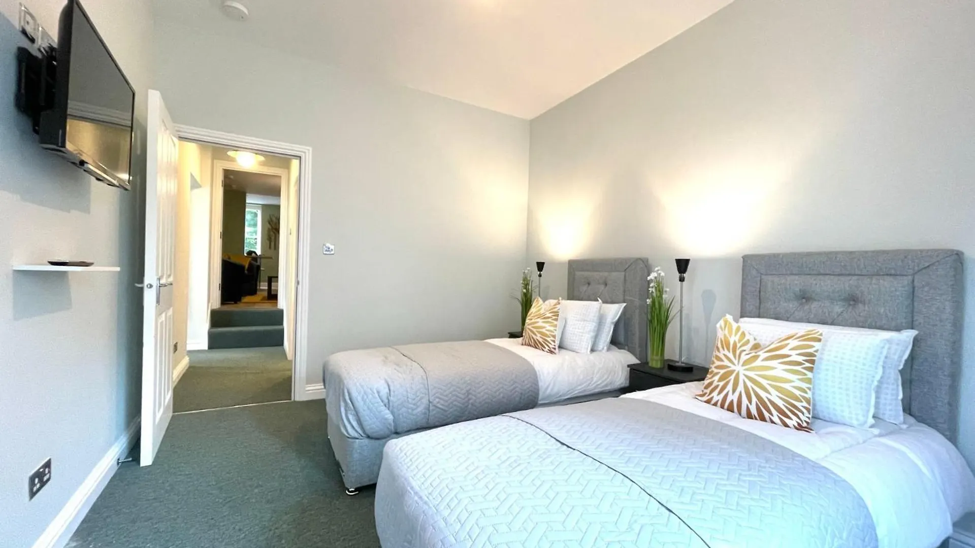 2 Bedroom Apartments Stopoverz Bristol United Kingdom