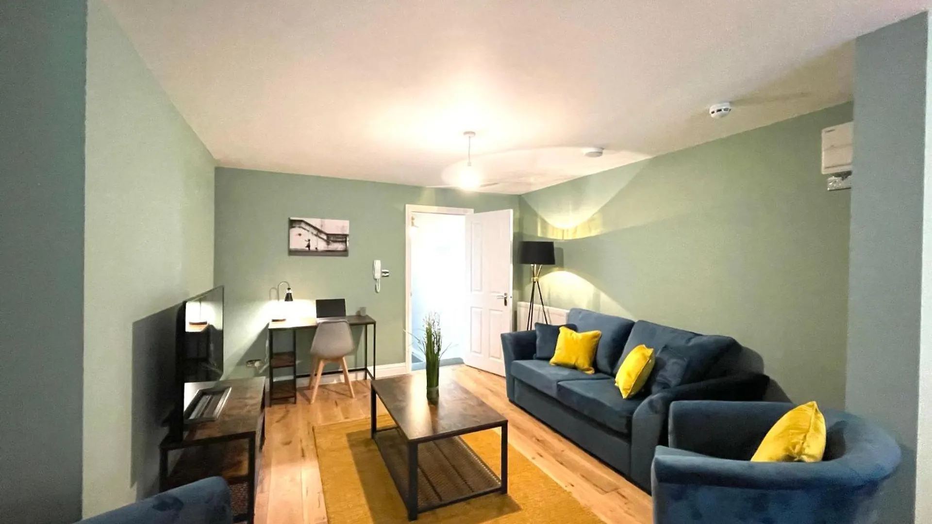 2 Bedroom Apartments Stopoverz Bristol