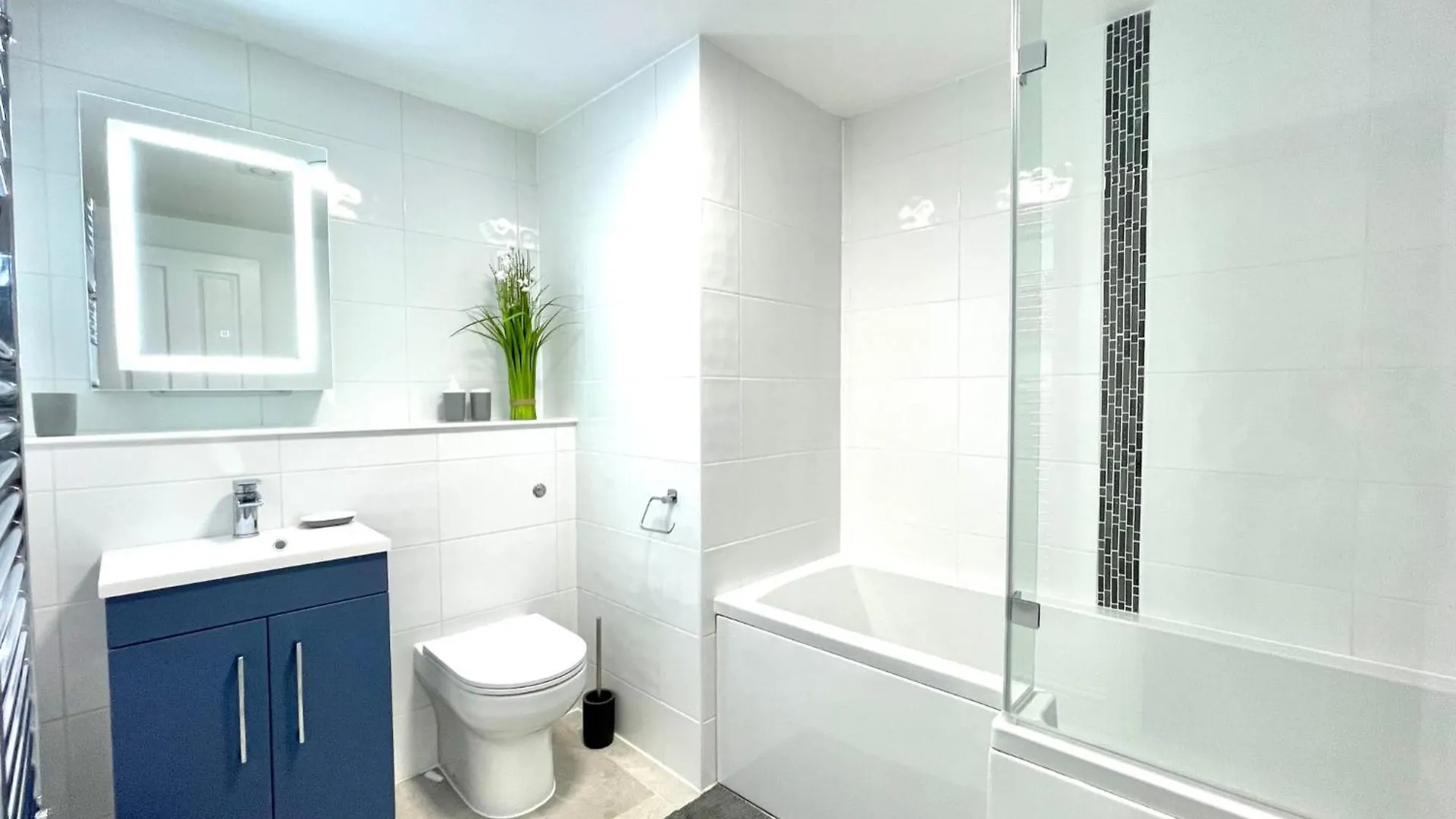 2 Bedroom Apartments Stopoverz Bristol 0*,  United Kingdom