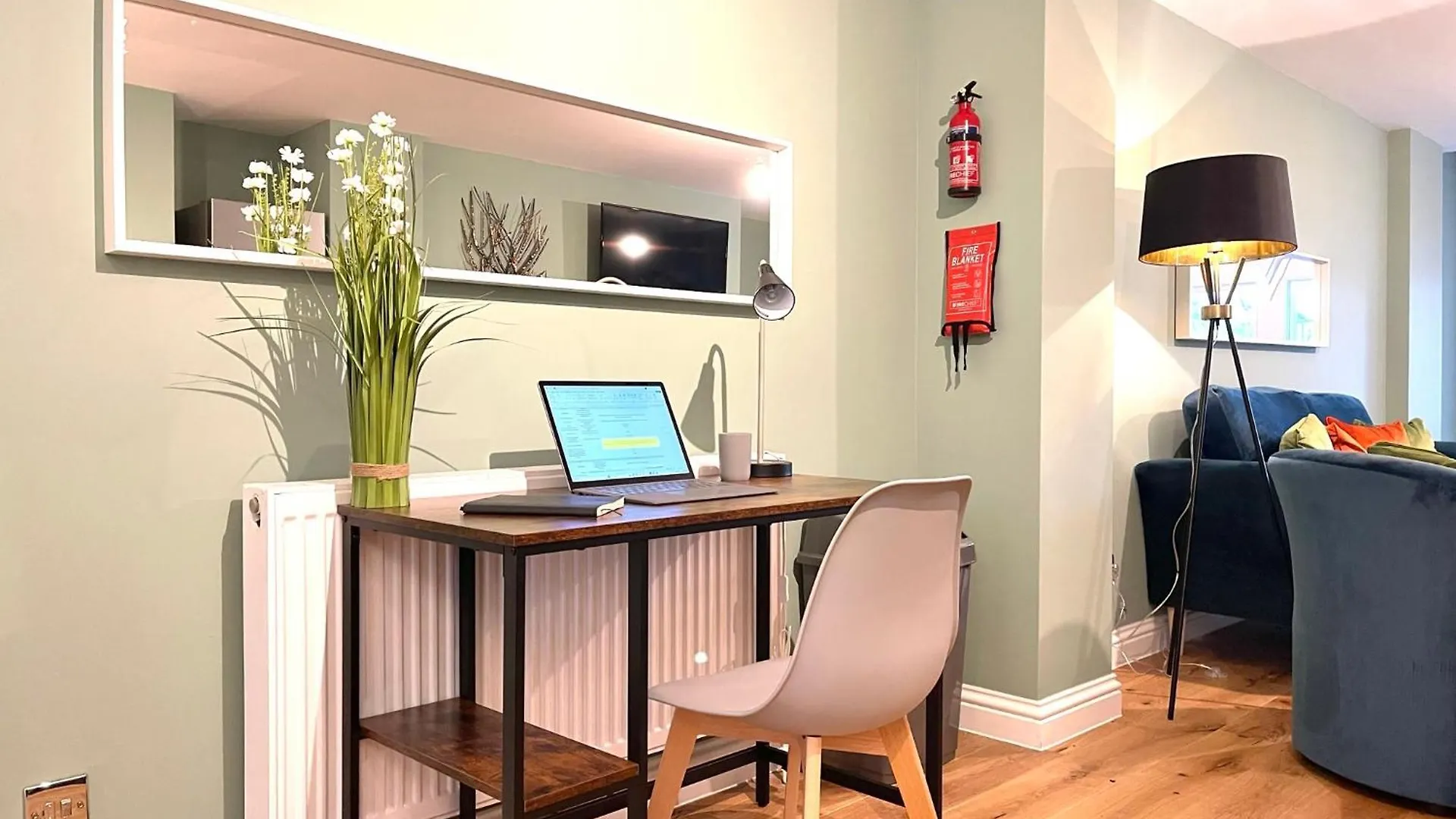 2 Bedroom Apartments Stopoverz Bristol United Kingdom