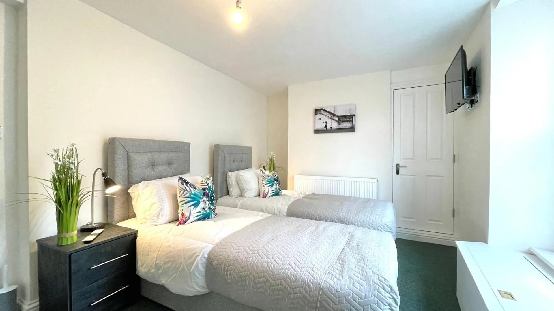 2 Bedroom Apartments Stopoverz Bristol 0*,  United Kingdom