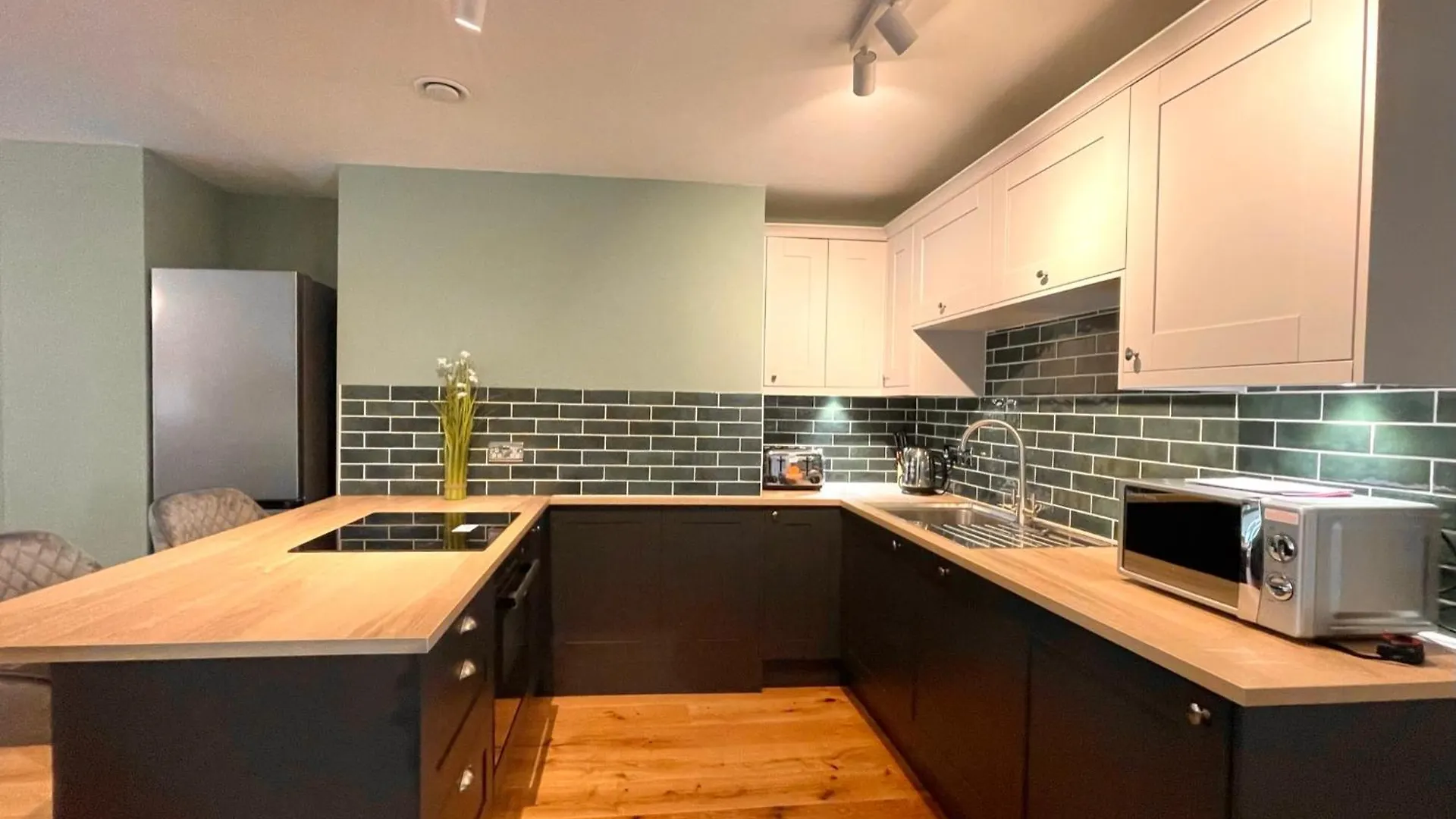 2 Bedroom Apartments Stopoverz Bristol United Kingdom